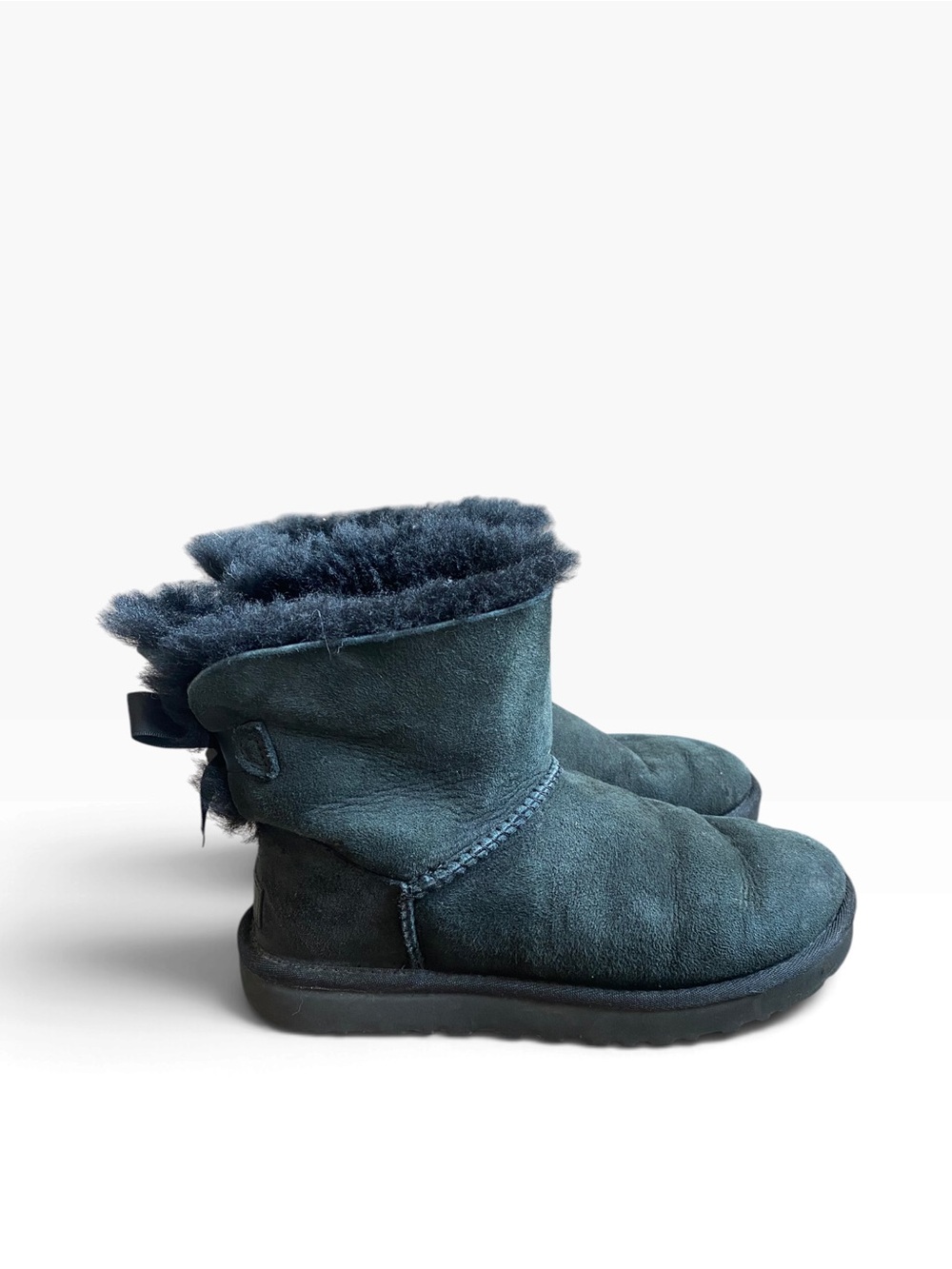 UGG Mini Bailey Bow II Black Suede Sheepskin Boots Women’s Size 6 1016501